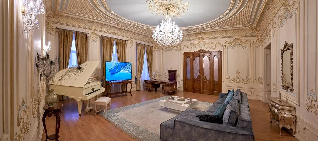 Ночная панорама Невы — вид из апартаментов Neva Palace